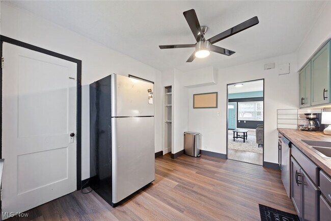 Foto del edificio - 27279 Dunford Rd