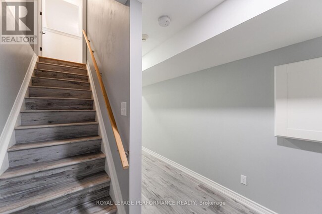Building Photo - 580 Sunlit Cir