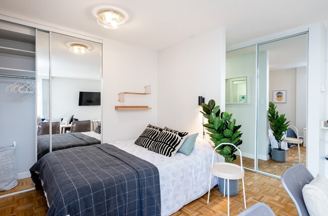 Building Photo - Somerset