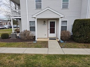 Building Photo - 5811 Hidden Lake Dr