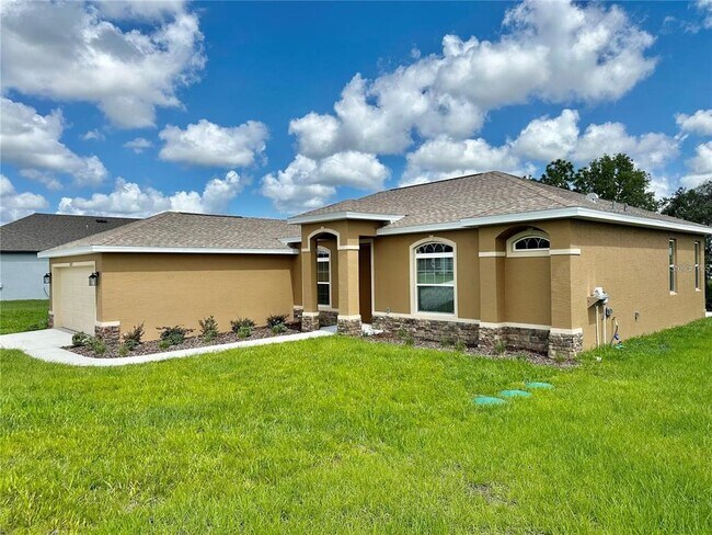 Building Photo - 13075 House Finch Rd