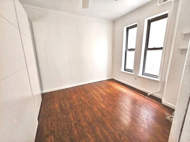 Foto del edificio - 339 Bedford Ave