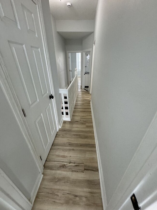 Building Photo - 3-Bedroom townhome rental with backyard