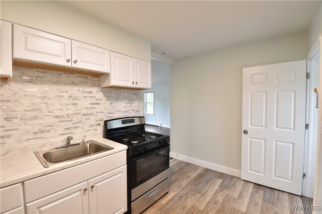 Foto del edificio - 2843 Seneca St