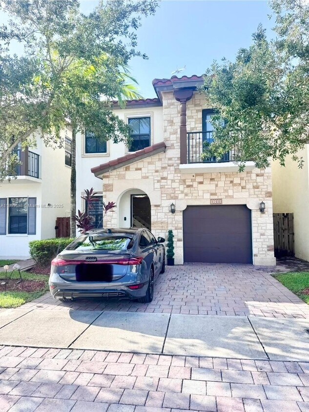 Foto principal - 10300 NW 70th Terrace