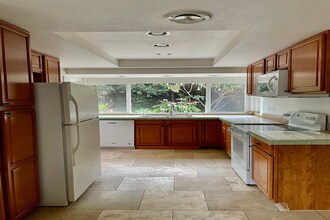 Building Photo - 725 Santa Florencia