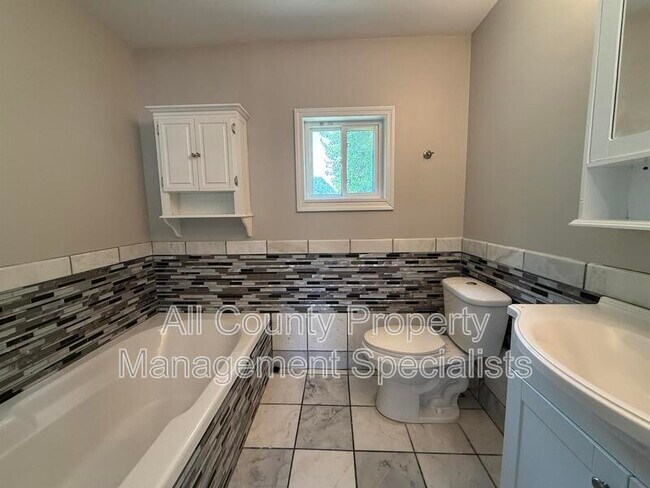 Foto del edificio - 1301 Pineview Dr