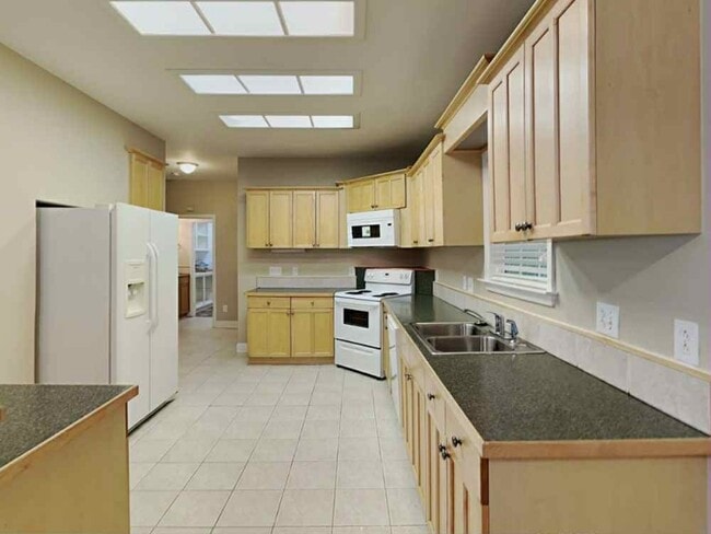 Foto del edificio - 2611 Meadow Ln