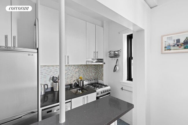 Building Photo - 337 W 95th St