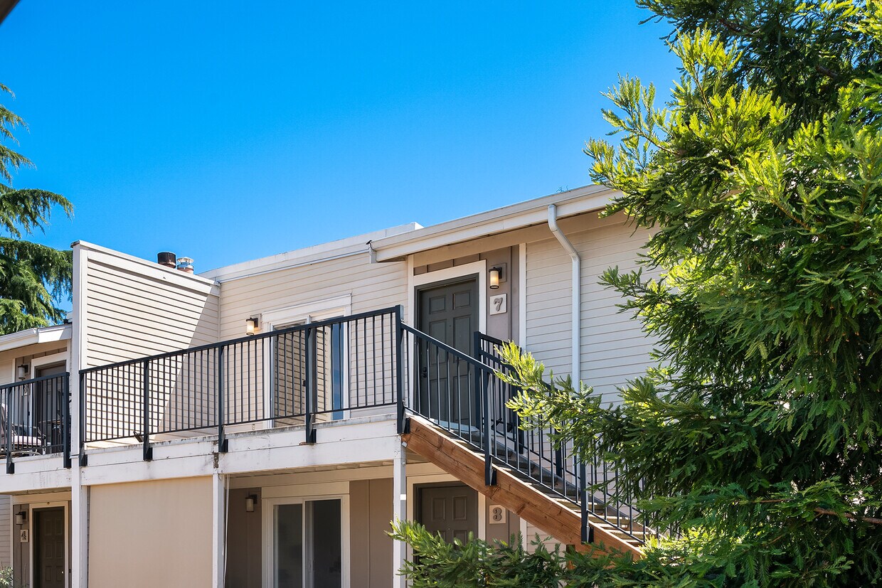 Foto principal - 12010 Slater Ave NE