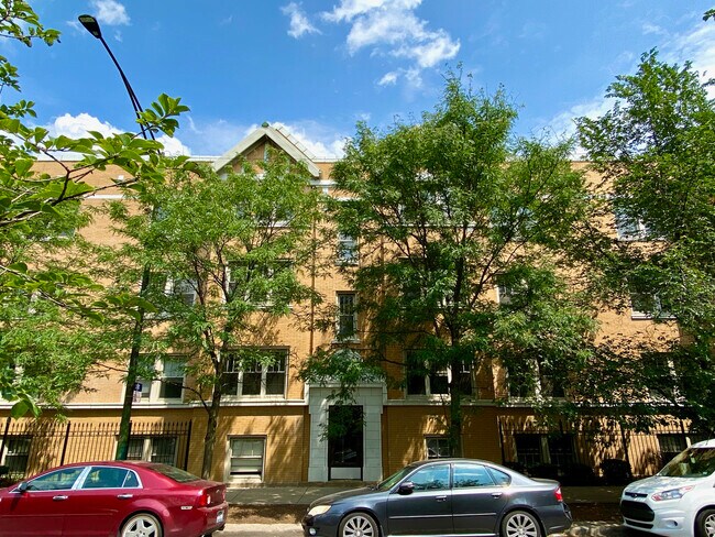 Foto del edificio - 2133 N Kedzie Blvd