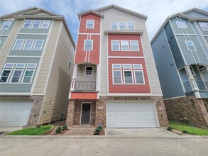 Building Photo - 2114 Bidwell Dr