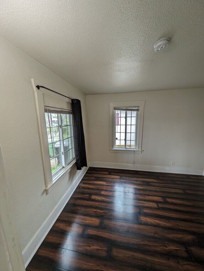 Foto del edificio - 1641 W 60th St