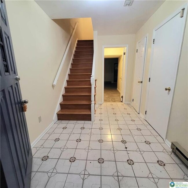 Building Photo - 1081 Barnside Rd