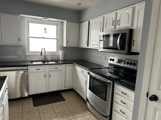 Building Photo - 2270 Balsam Ct