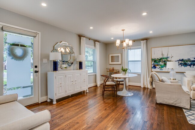 Foto del edificio - 7314 Kaywood Dr