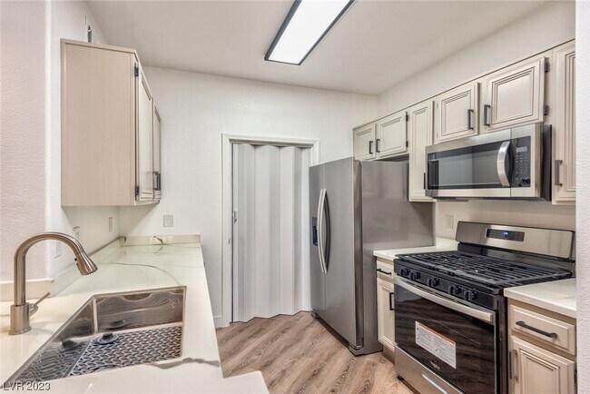 Building Photo - 7155 S Durango Dr