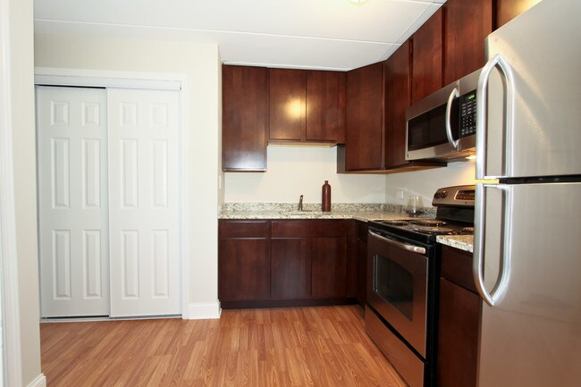 Building Photo - 3225 W 111th St