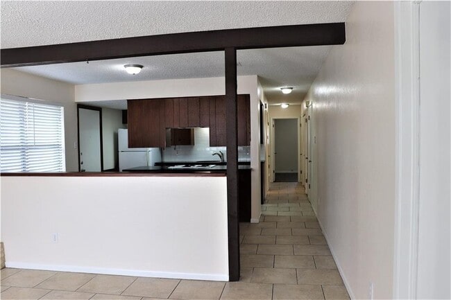 Building Photo - 1214 Leander Rd
