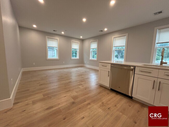 Building Photo - 124 Kenrick St