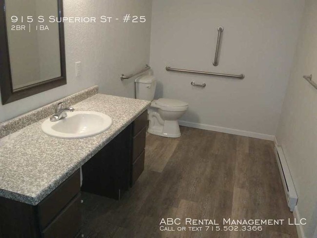 Building Photo - Retro-Modern 2 Bedroom Handicap Accessible