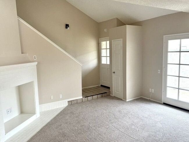 Foto del edificio - Beautiful Upland Townhome for Lease