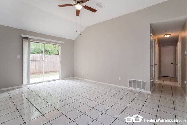 Building Photo - New Pictures. Newly renovated spacious 3 b...