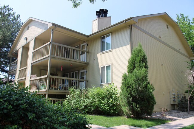 Foto del edificio - Prime Riverside Condo Steps from Edora Park & Trails