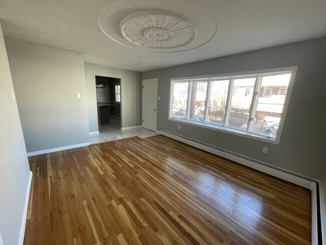Building Photo - 120 E Elm St