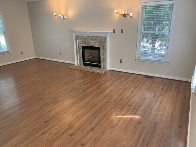Building Photo - 5100 Drayton Dr