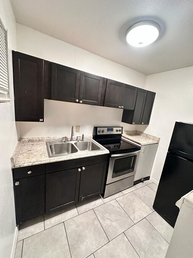 Foto del edificio - Charming and Cozy 1 bedroom 1 bathroom