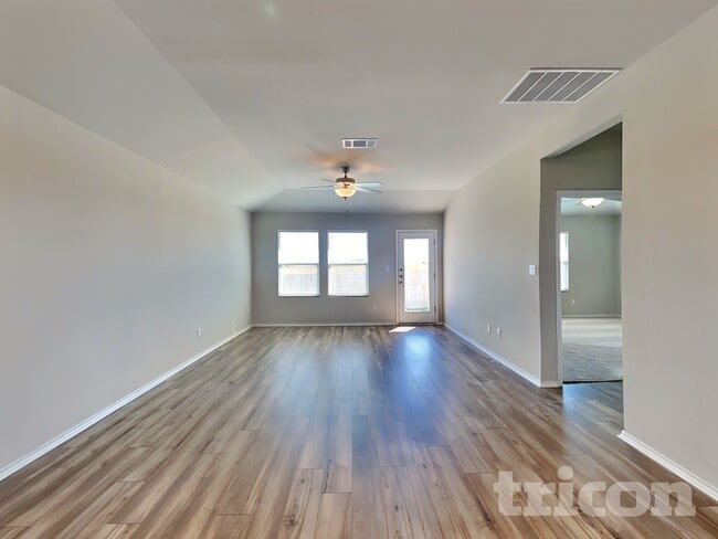 Foto del edificio - 5105 Sidesaddle Dr