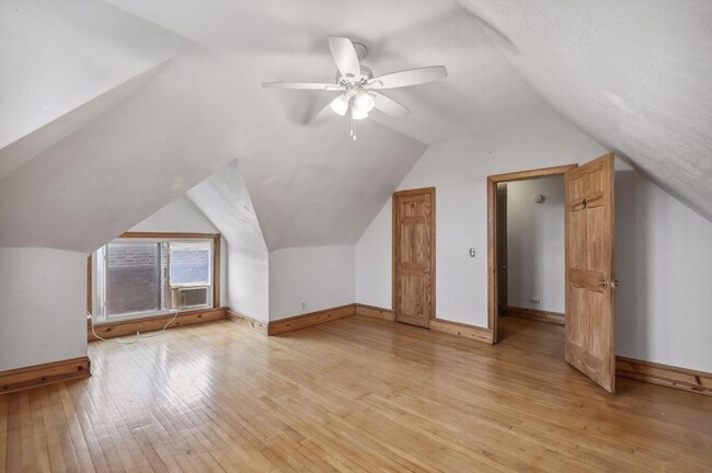Building Photo - 2515 Lyndale Ave S