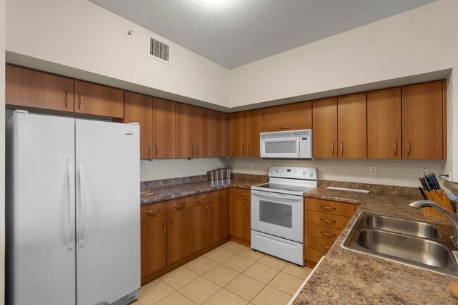 Building Photo - 255 NE 3rd Ave