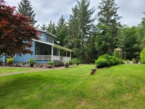 Building Photo - 389 Yasek Loop