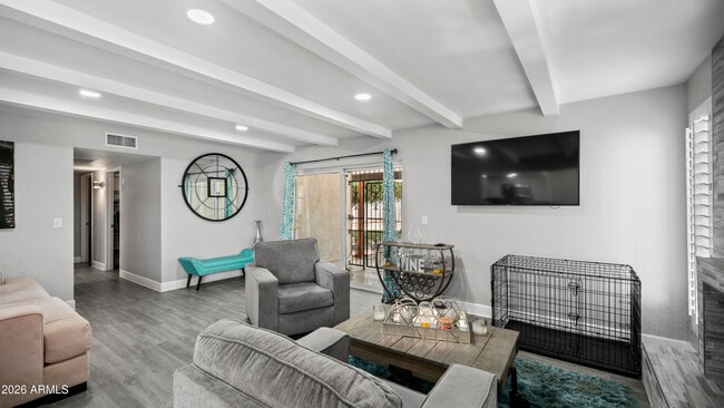 Building Photo - 648 E Tam O Shanter Dr