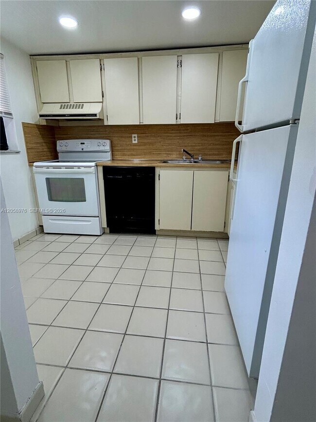 Foto del edificio - 210 W Park Dr