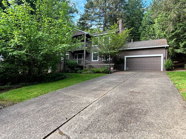 Building Photo - Beautiful Updated Lake Oswego Home in Mt. ...