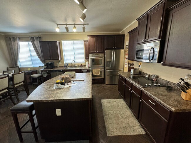 Building Photo - Stunning 5 Beds, 3.5 Baths home in Rancho ...