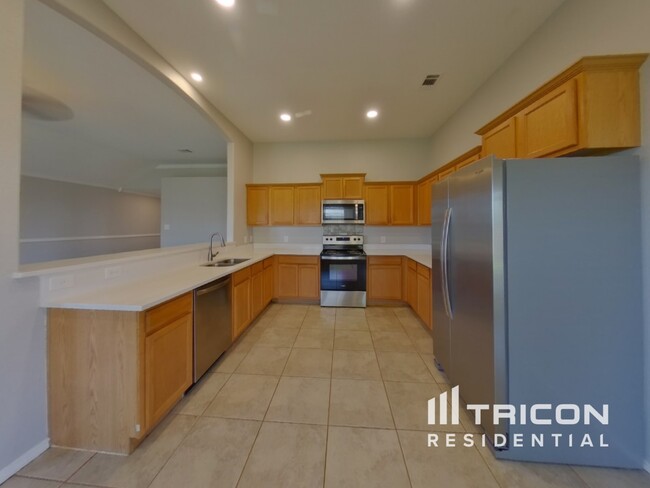 Building Photo - 9600 Orinda Dr