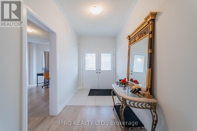 Photo du bâtiment - 1044 Hardy Wy