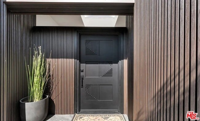 Foto del edificio - 418 N Bowling Green Way