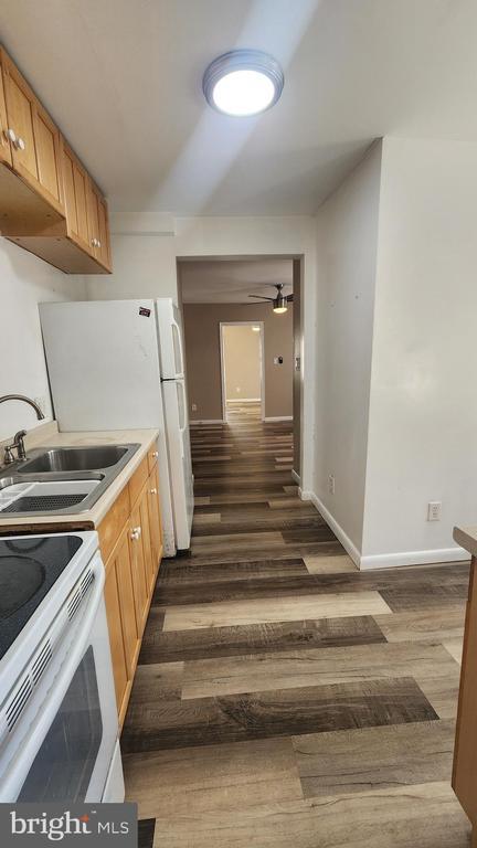 Building Photo - 108 E Pacific Ave