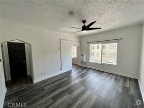 Building Photo - 823 N Gower St