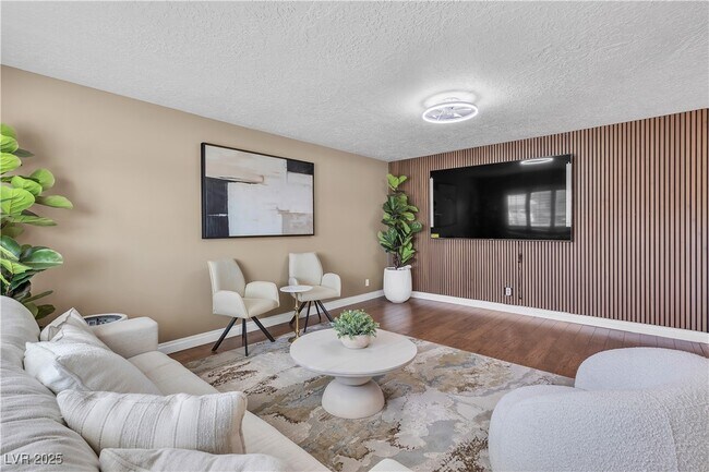 Foto del edificio - 7604 Charles Conrad Cir