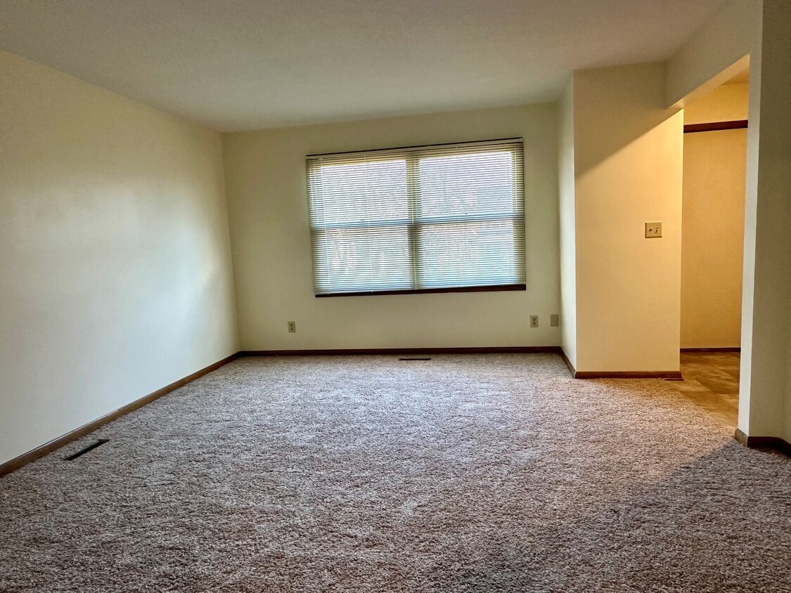 Building Photo - 1323 Kellogg Ave