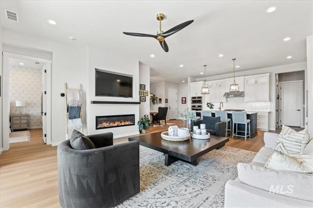 Foto del edificio - 8555 W War Eagle St