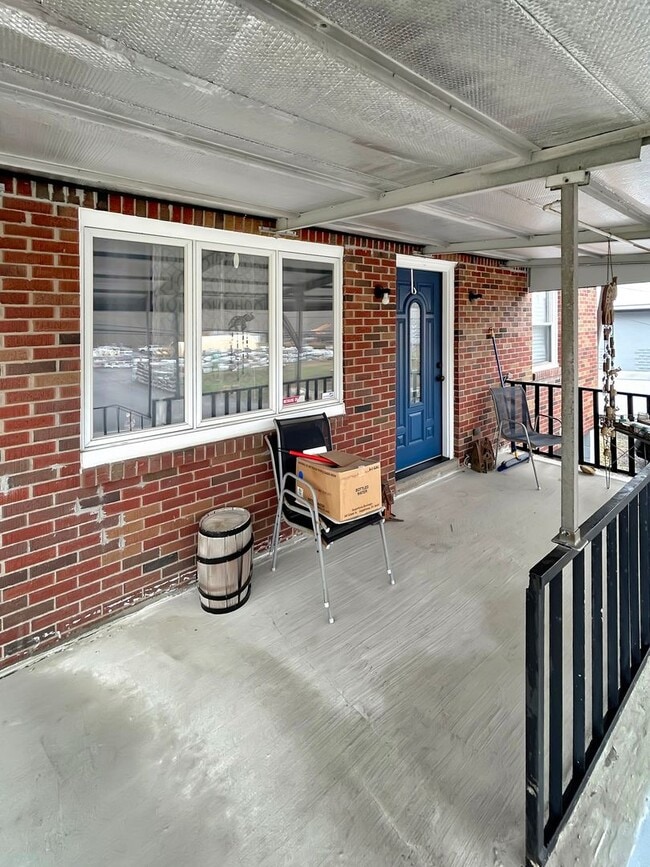 Building Photo - Charming 3-bedroom, 1-bath home in Oakdale, PA!