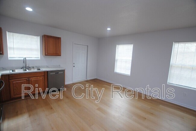 Foto del edificio - 5693 Quail Ln