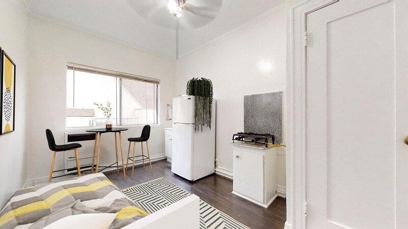 Foto principal - 647 W 18th St